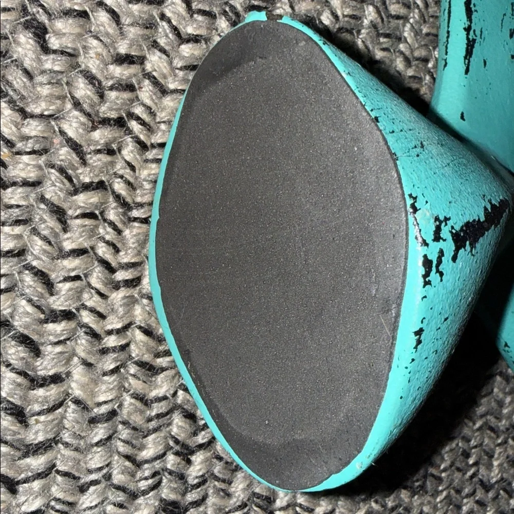Cast Iron Whale Tail Turquoise lg1